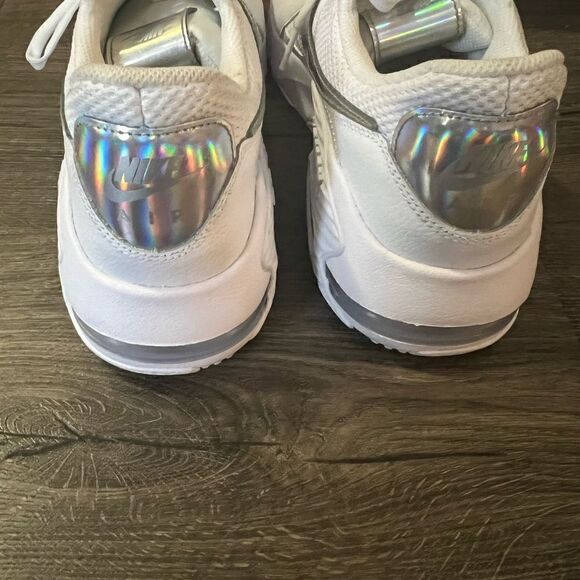 Nike Women's Air Max Excee Sneaker size 11 - Picture 5 of 5